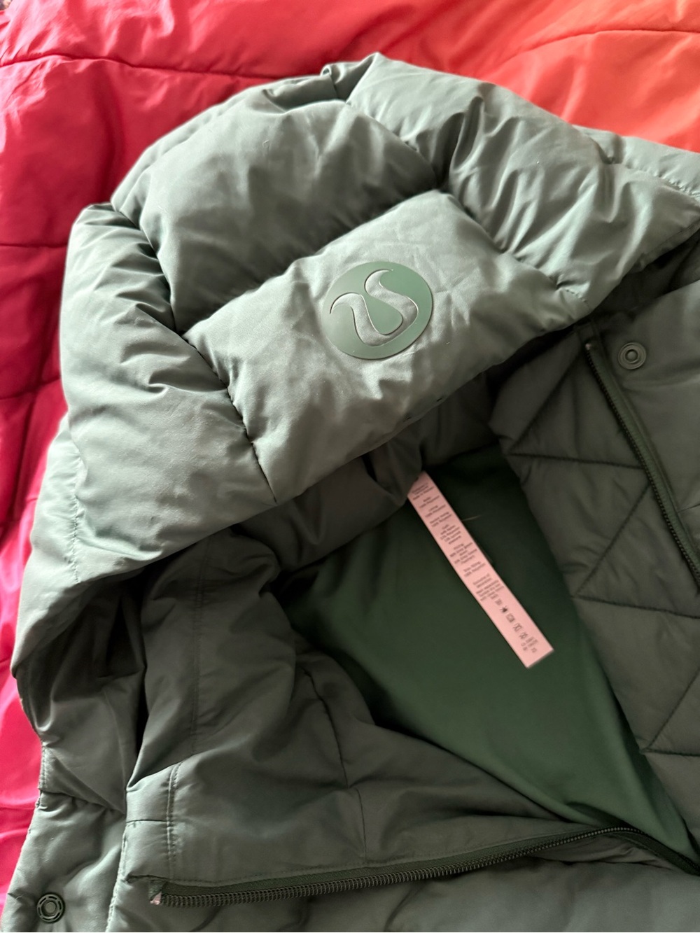lululemon Women’s Wunder Puff hooded Jacket green L 600 Fill. - Picture 9 of 9